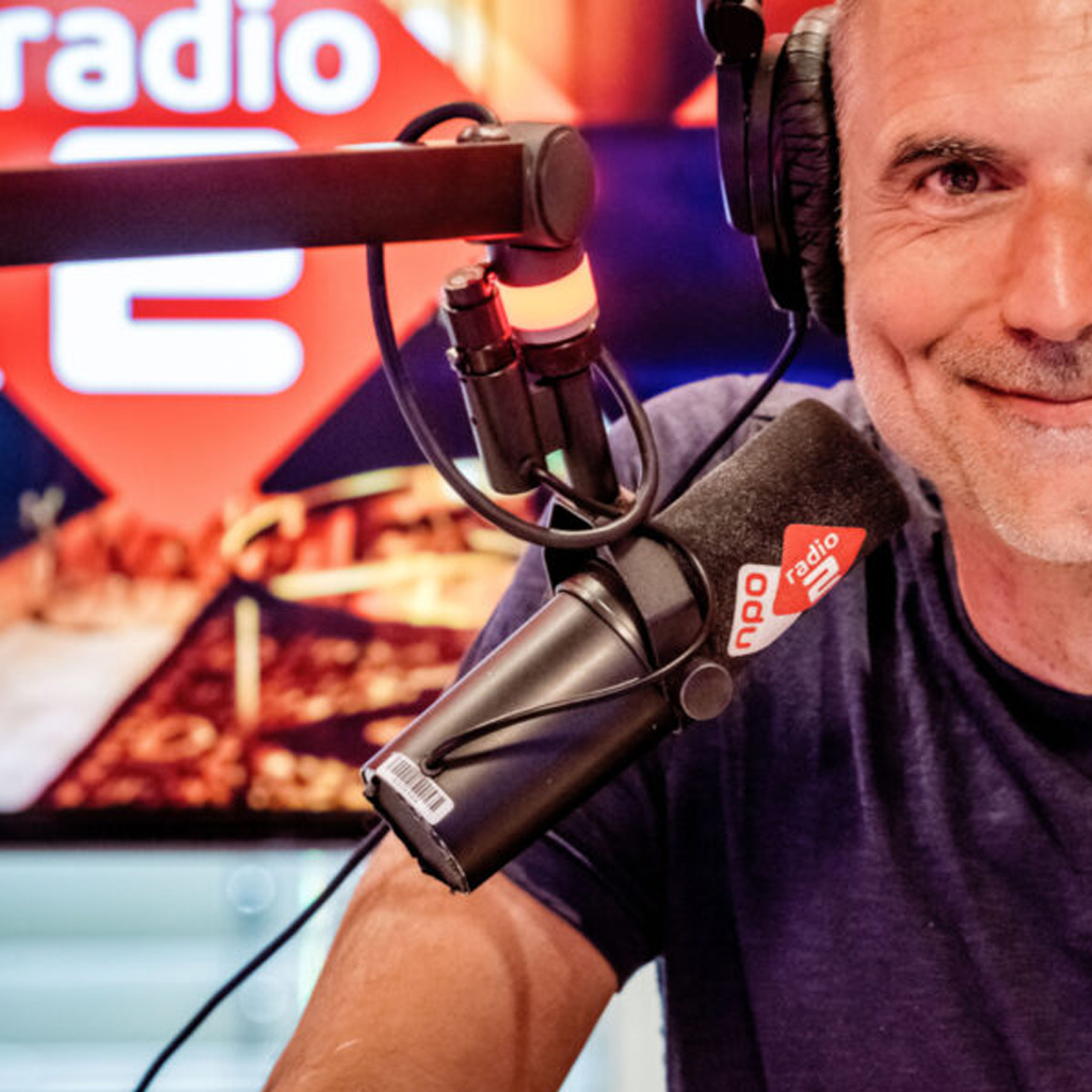 Singer-songwriter REZA live in Blokhuis op Radio NPO 2, zingt The Willow Lake